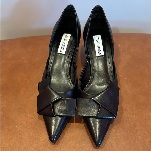 Steve Madden Shoes - Steve Madden Black Kitten Heels